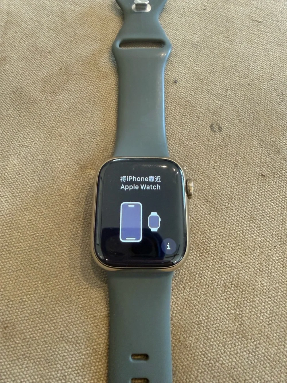 Apple Watch Series 8 Gold Stainless Steel with Olive Green Sport Band